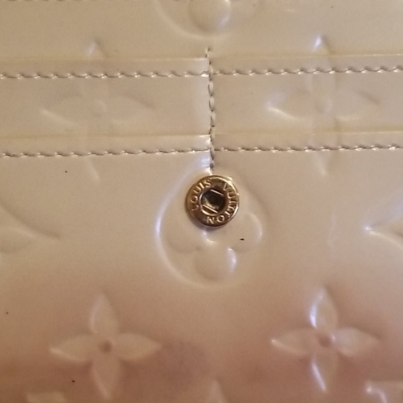 Authentic Louis Vuitton Monogram Vernis Wallet - Picture 6 of 6